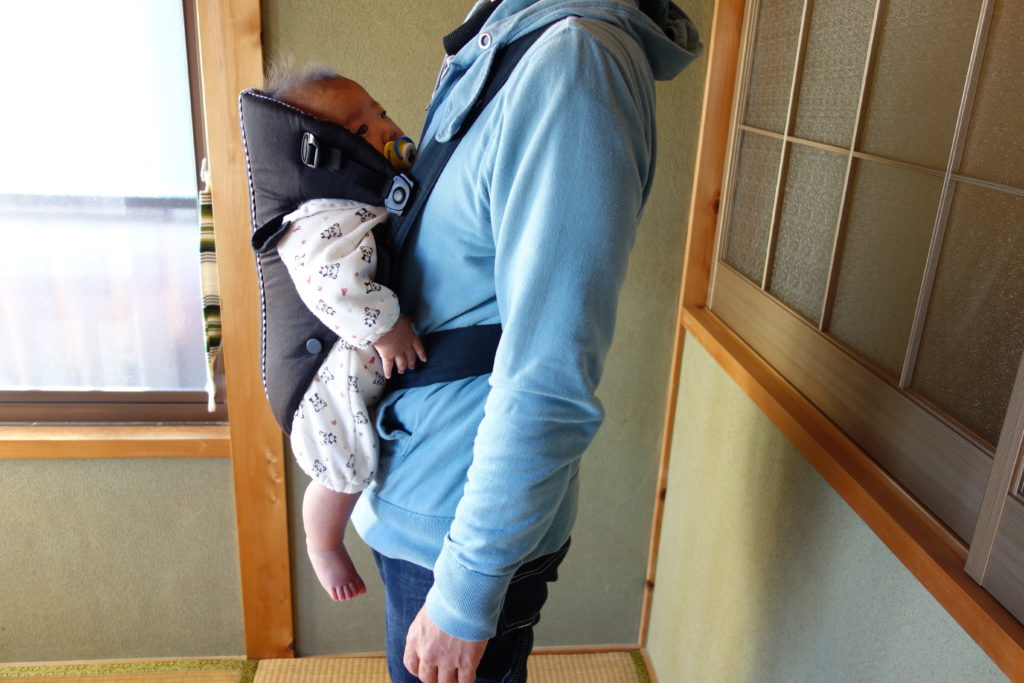【写真付きレビュー】ベビービョルン抱っこ紐は新生児期に使うなら密着感最高！