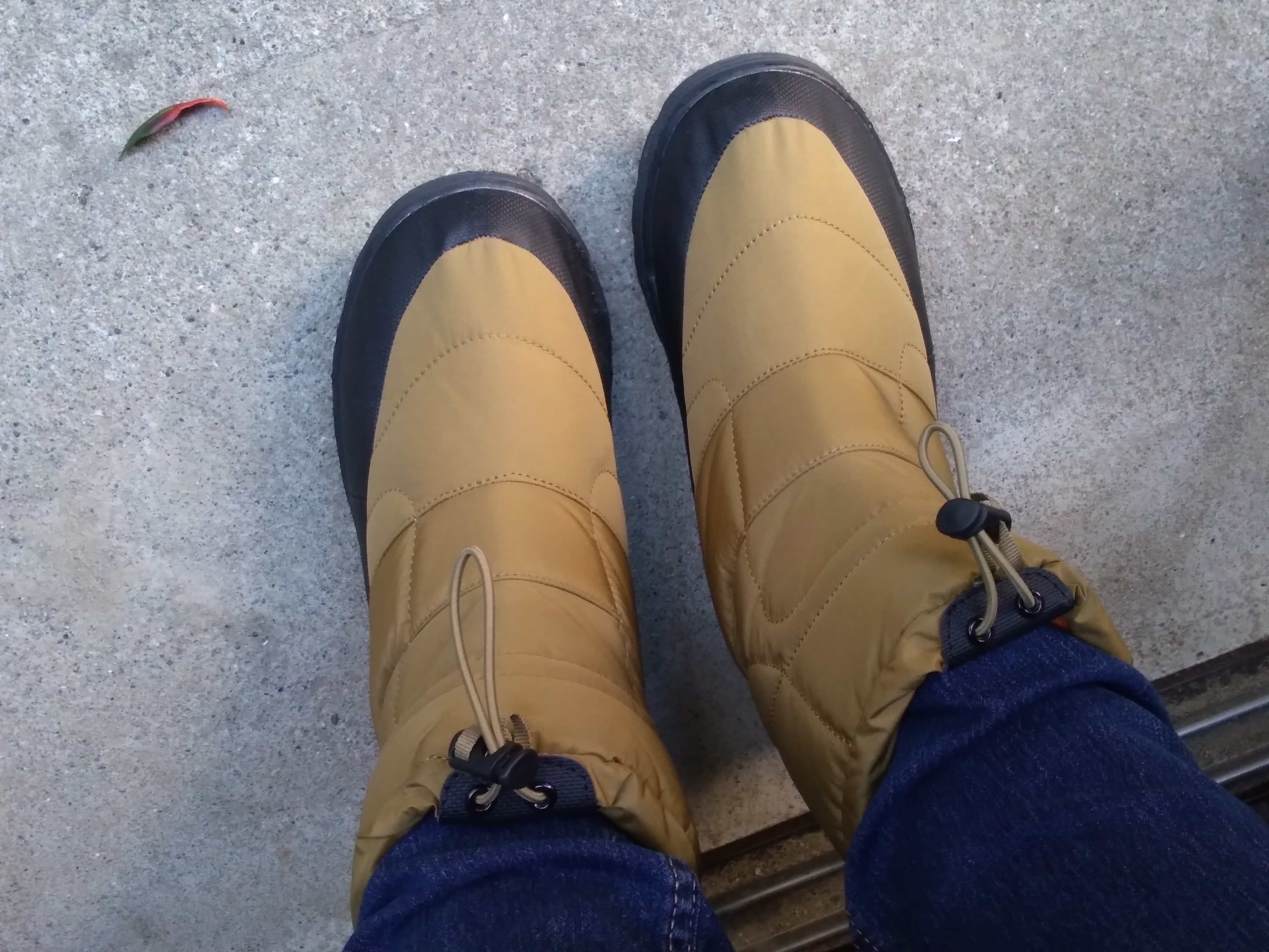 ワークマンの 1900円のケベック靴 レビュー ワークマン女子におすすめ 暖かくて滑らなくて最高